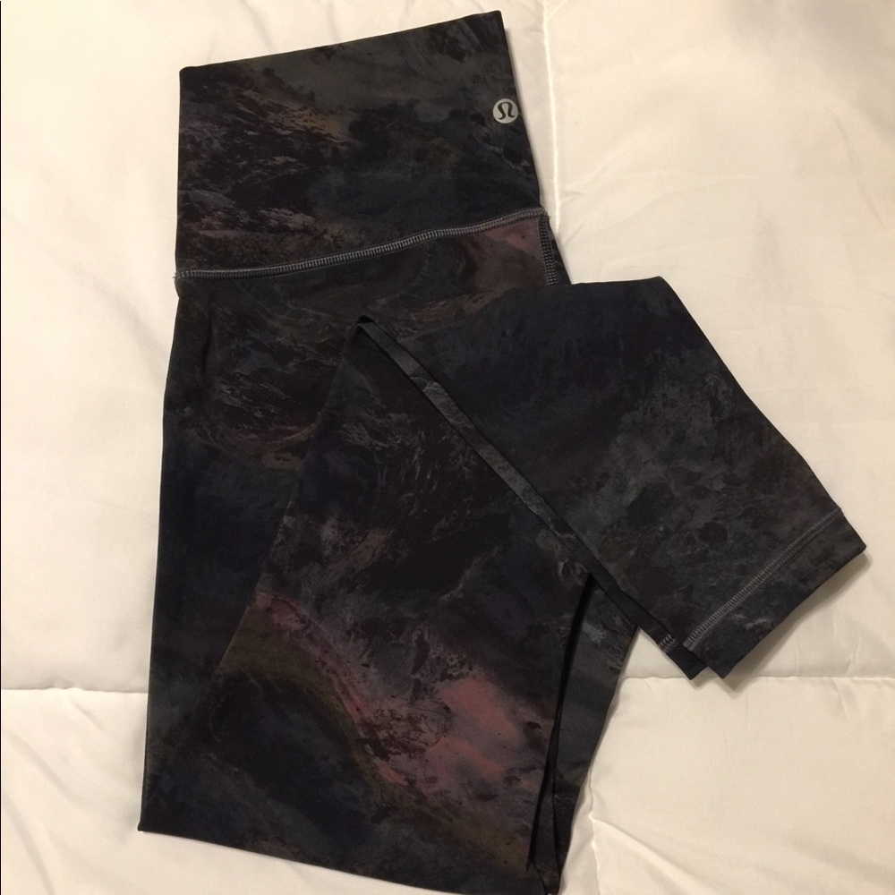 Lululemon Wunder Under 7/8 length Size 8